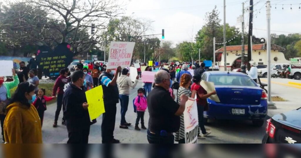 Bloquean la calle 17 en Victoria; Exigen regularización de predios