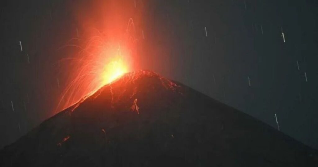 ALERTA en Guatemala por 3 volcanes ACTIVOS