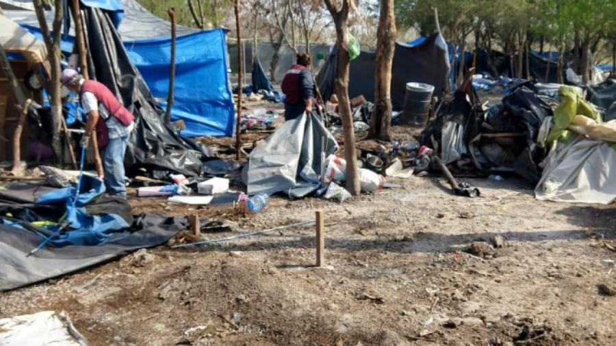 Retiran más de 100 toneladas de desechos del campamento de migrantes en Matamoros