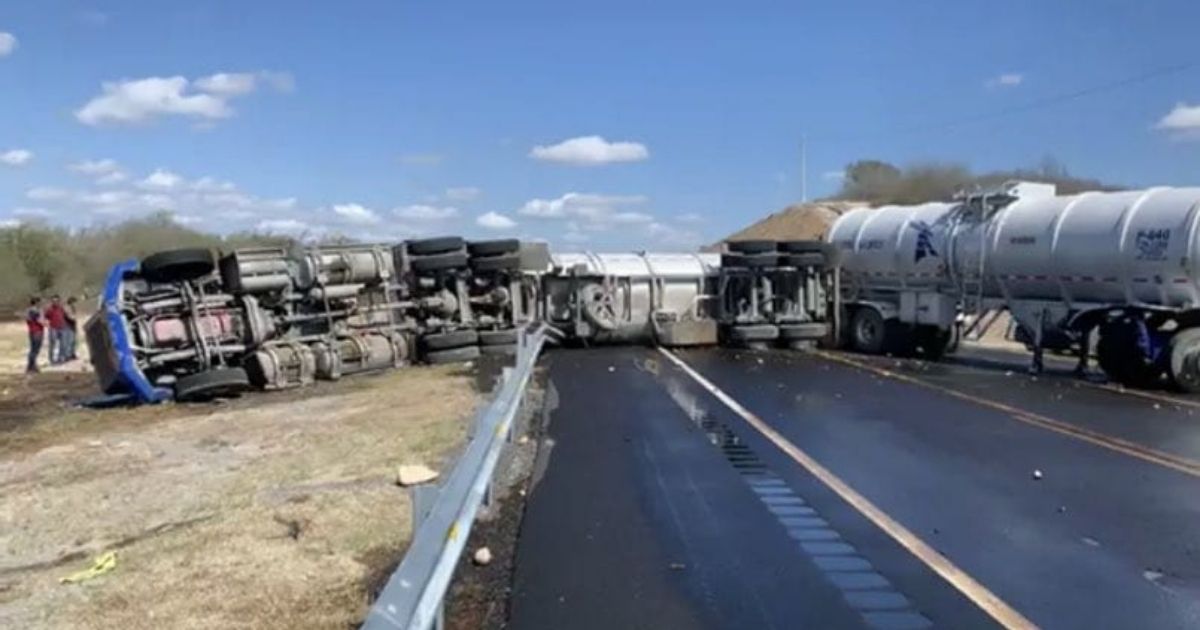 Se vuelca pipa sobre la carretera Victoria-Tampico