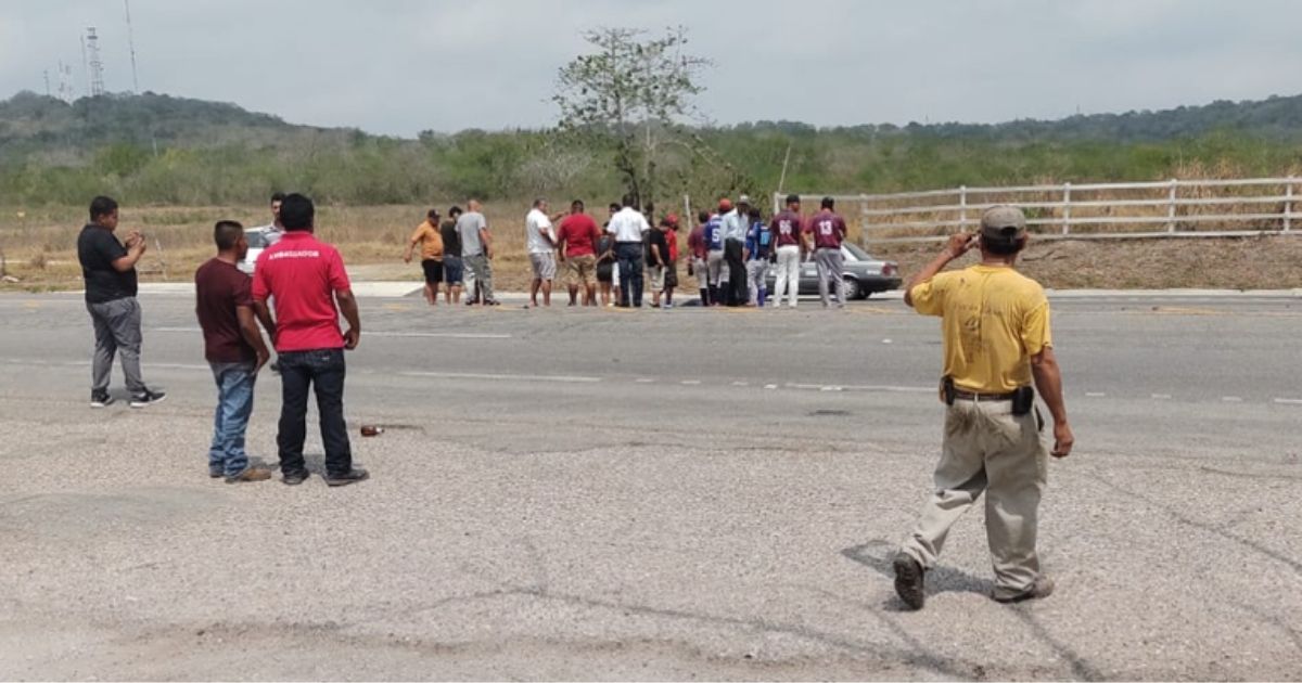 Camioneta embiste y mata a jinete y caballo en Tampico