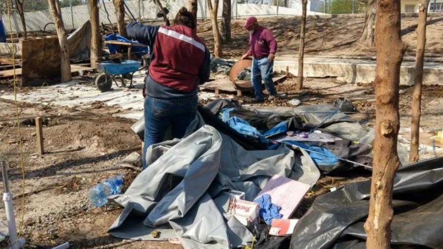 Retiran más de 100 toneladas de desechos del campamento de migrantes en Matamoros