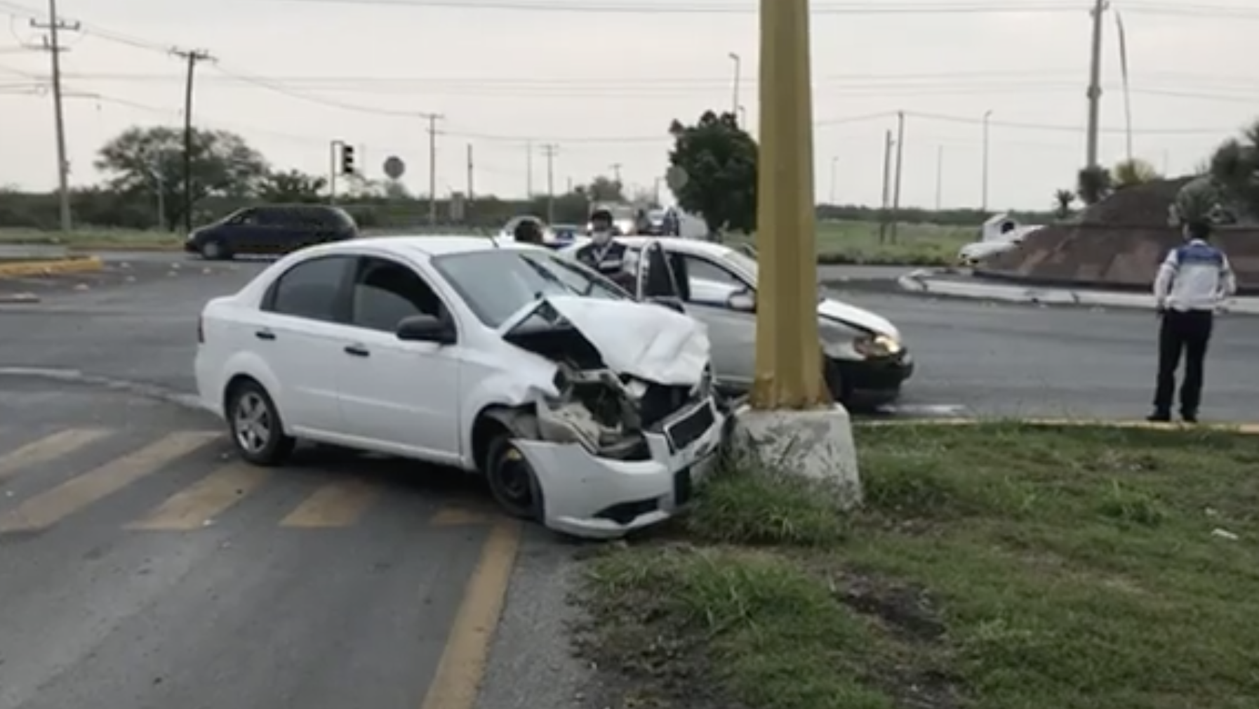 Tras choque menor sale disparado de un auto en Ciudad Victoria