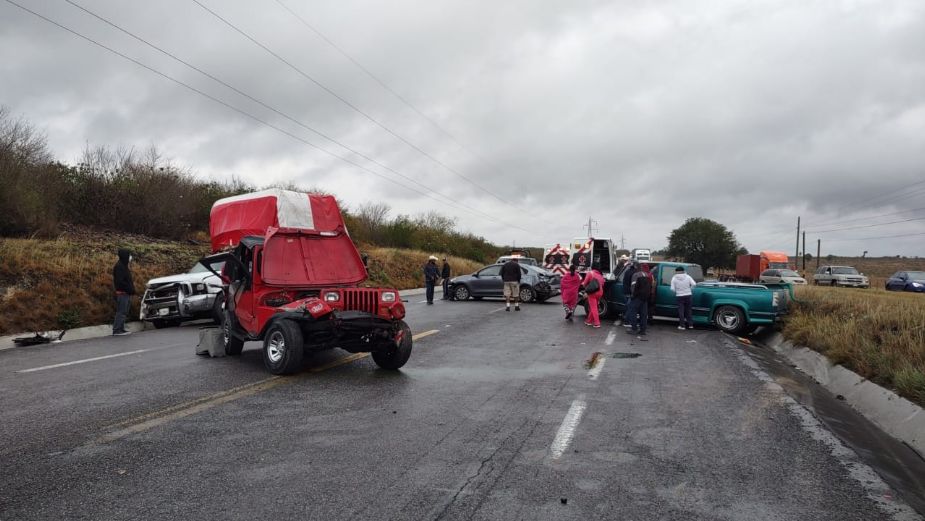 10 lesionados tras choque en la carretera Victoria-Monterrey