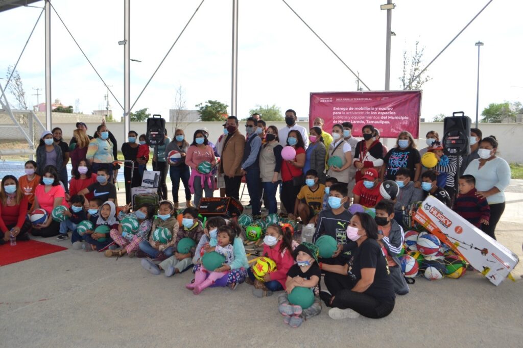 Disfrutan folclor y cuentos fantásticos en la colonia 'Constitucional' de Nuevo Laredo