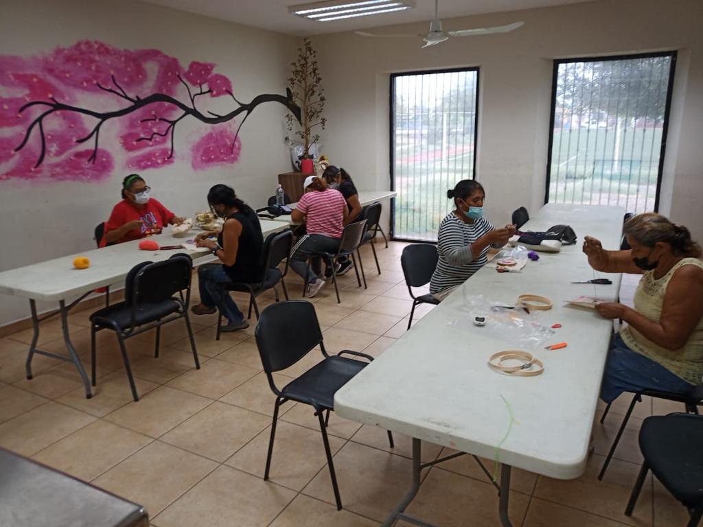 Reabren centro cultural "Palmares" de Nuevo Laredo con taller presencial de bordado