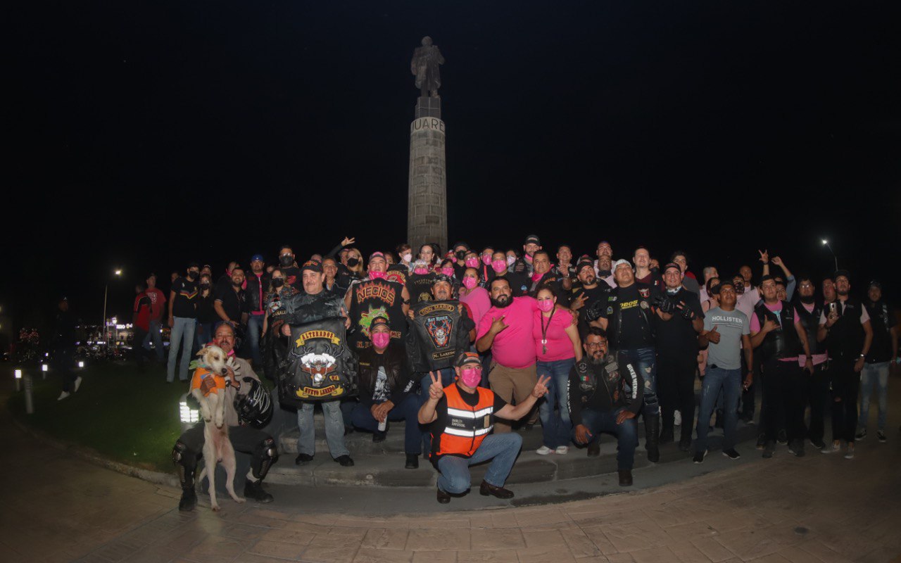 Asisten motociclistas a la ‘Rodada Rosa’ en Nuevo Laredo