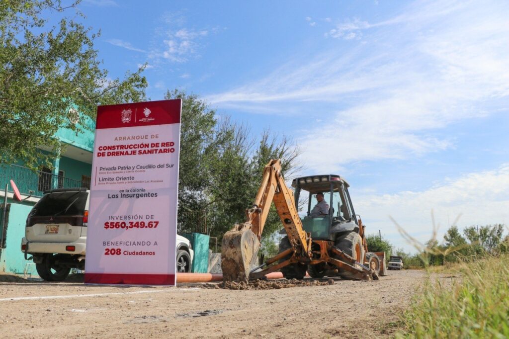 Después de 30 años tendrán agua potable y drenaje en la Insurgentes y San Roberto 