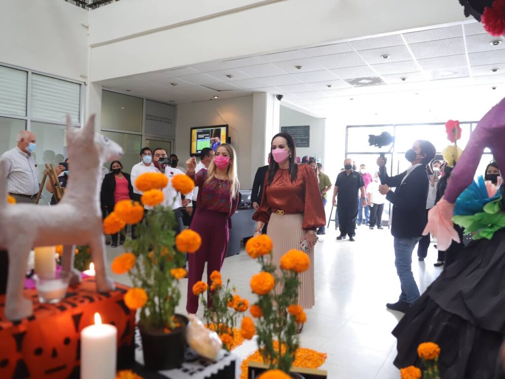 Recuerda Gobierno de Nuevo Laredo a don Carlos Cantú Rosas con altar de muertos