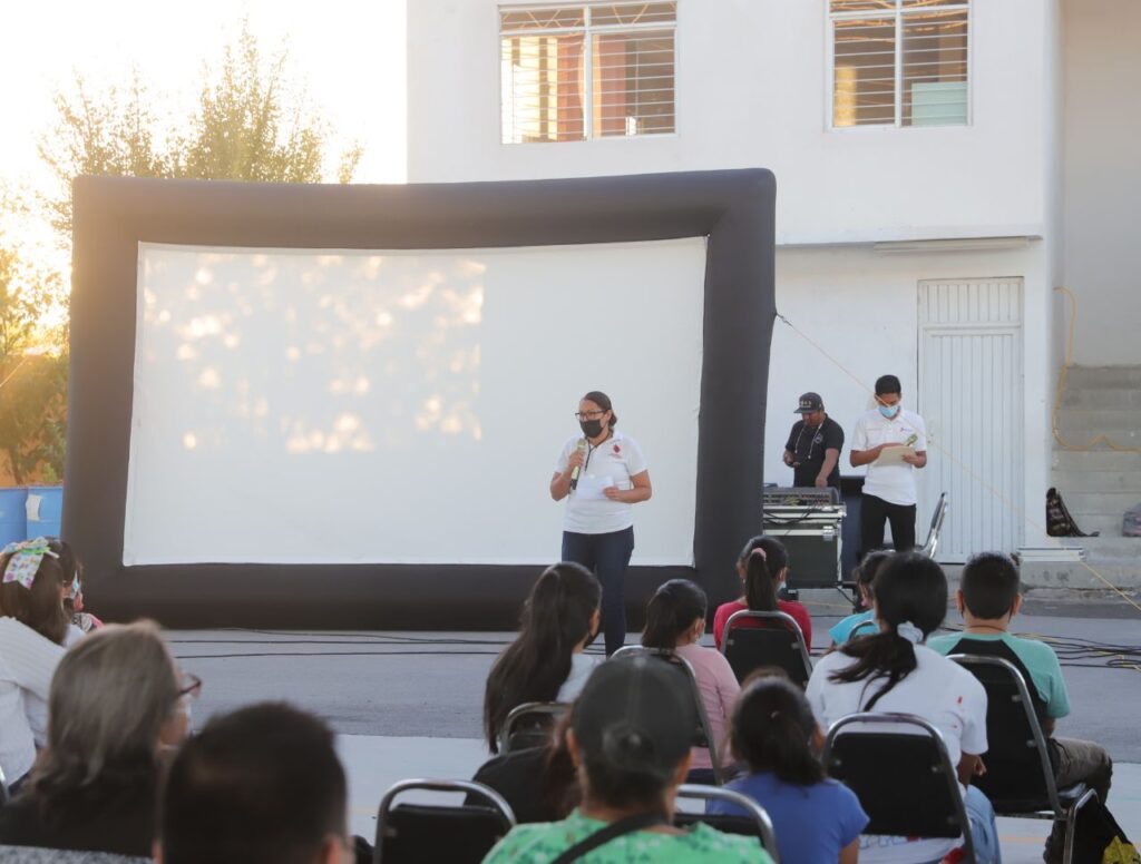 Lleva Gobierno de Nuevo Laredo 'Cine, Haciendo Comunidad' a Villas de San Miguel