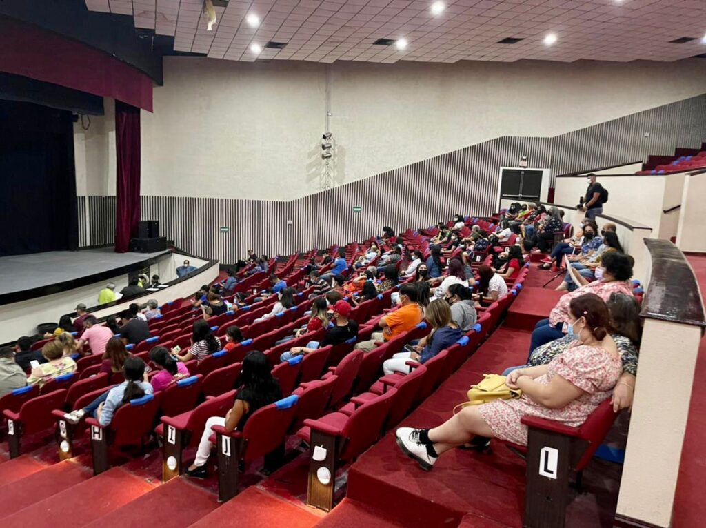 Presentan cortometraje en el teatro de la ciudad Adolfo López Mateos en Nuevo Laredo