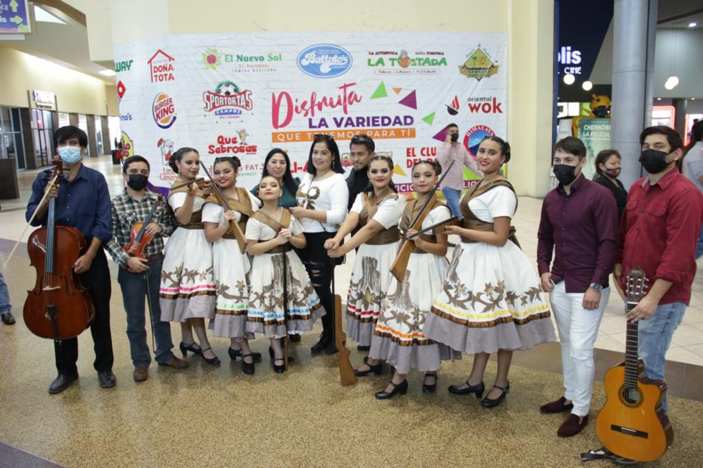 Sorprende a neolaredenses ‘flashmob´ revolucionario