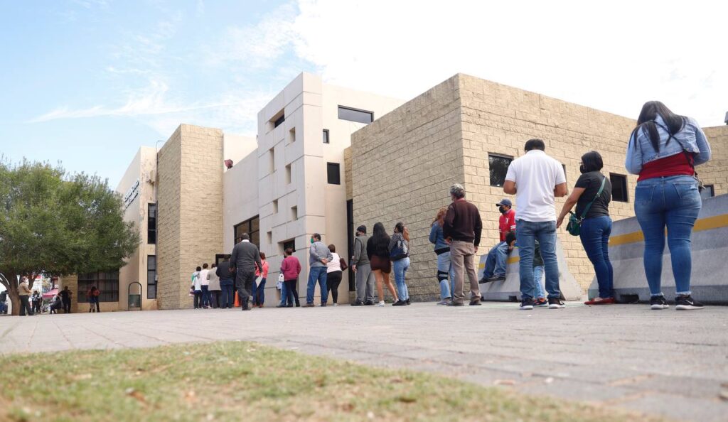 Abre gobierno de Nuevo Laredo registro de vacunación por COVID-19 para maestros, embarazadas y mayores de edad