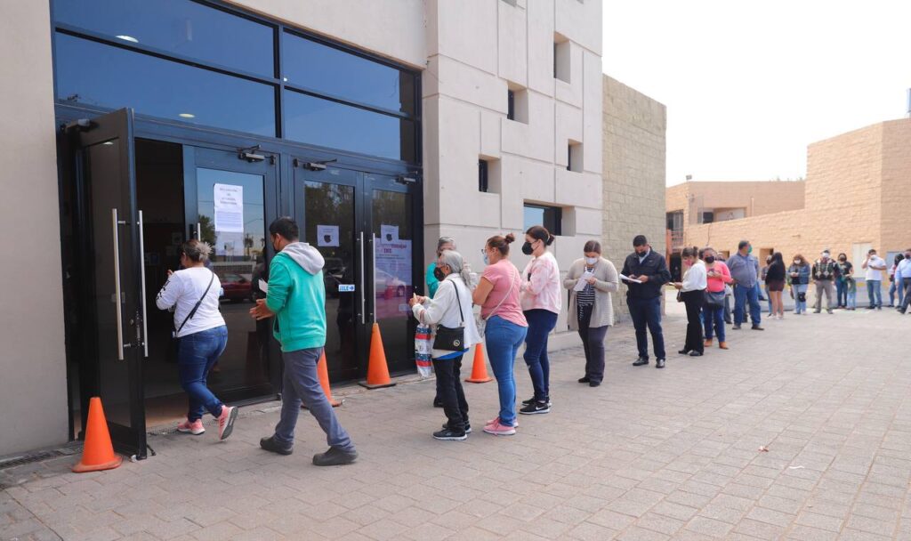 Abre gobierno de Nuevo Laredo registro de vacunación por COVID-19 para maestros, embarazadas y mayores de edad