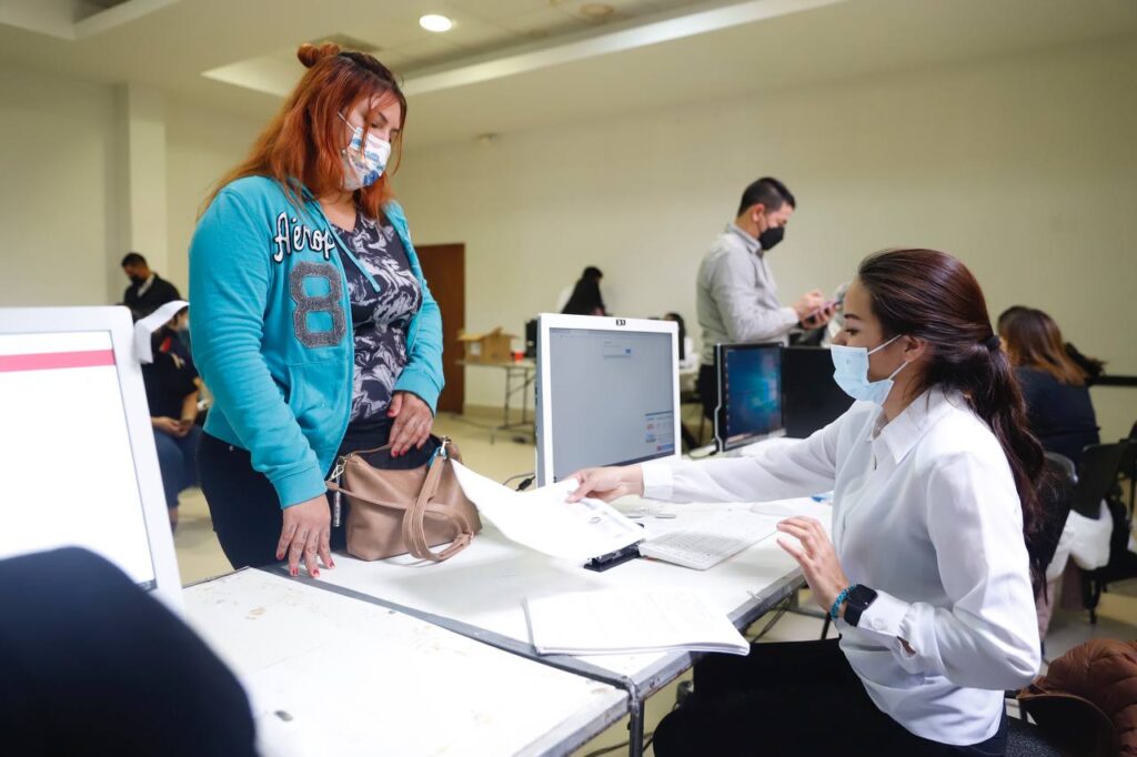 Abre gobierno de Nuevo Laredo registro de vacunación por COVID-19 para maestros, embarazadas y mayores de edad