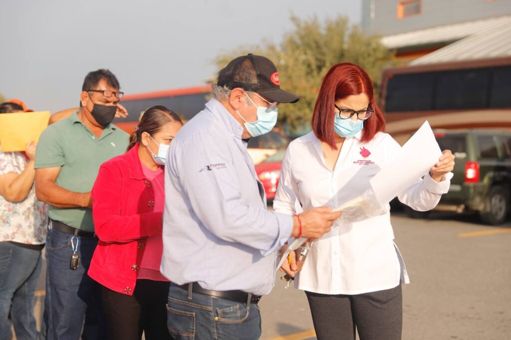 Arranca mega vacunación de 10 mil neolaredenses en Laredo, Texas