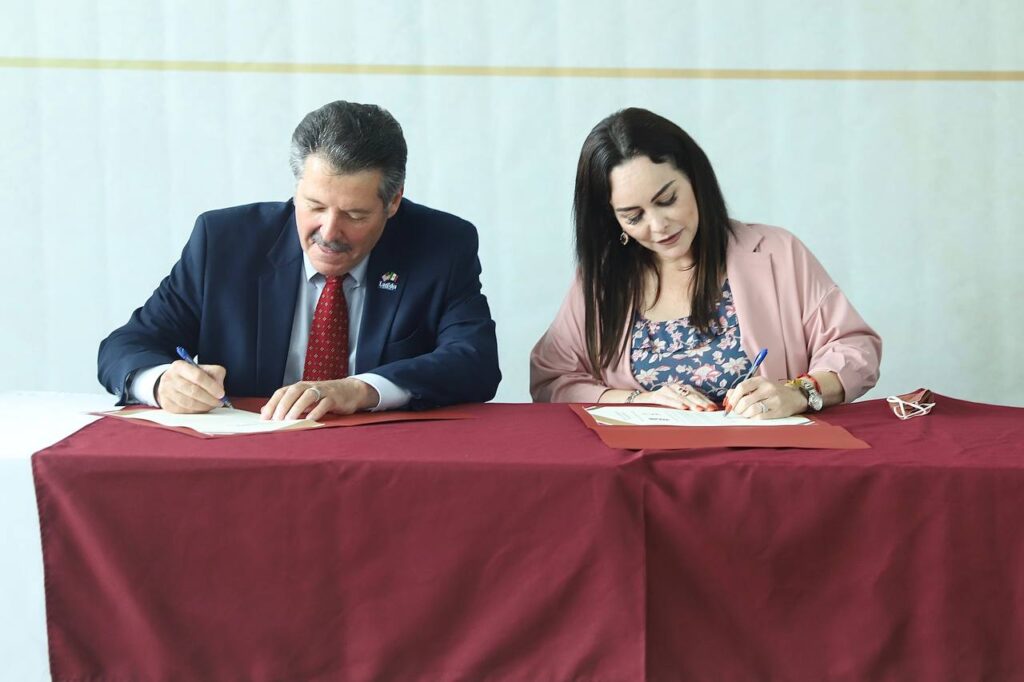 Firman alcaldes Carmen Lilia Canturosas y Pete Saenz plan de respuesta oportuna ante desastres naturales