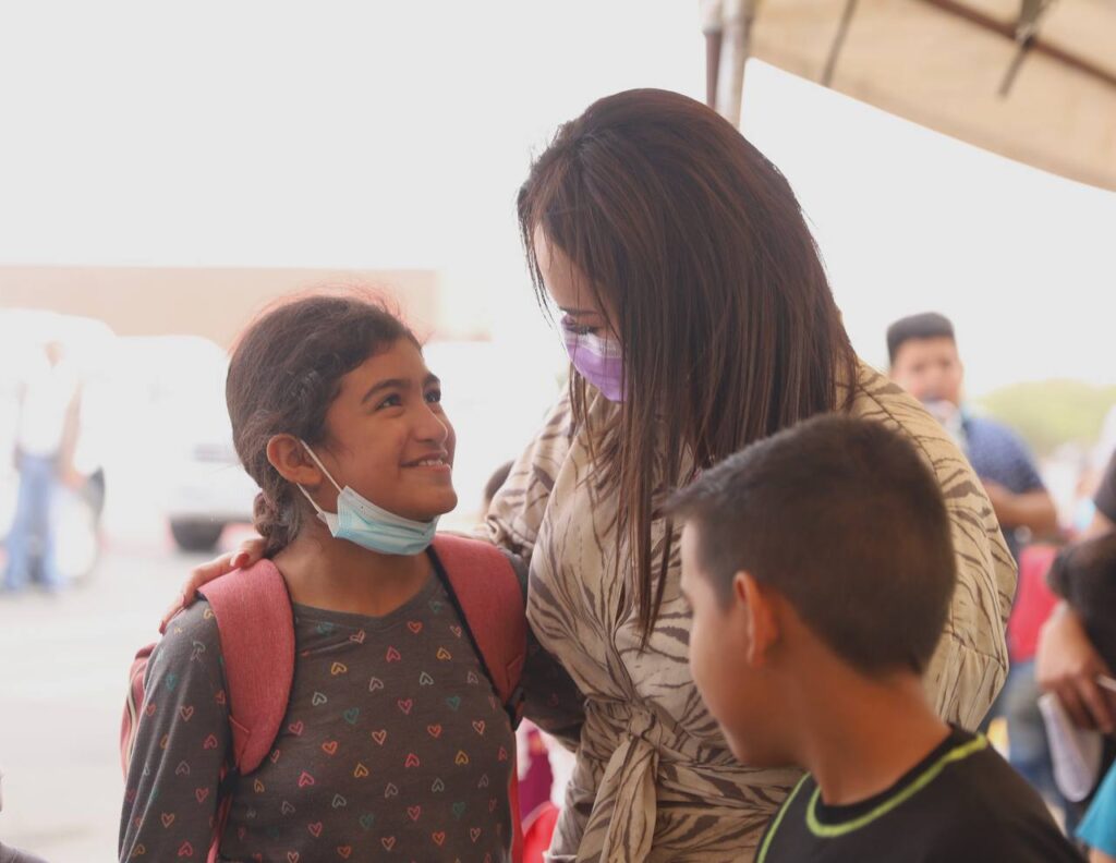 Agradecen padres de familia esfuerzo del gobierno de Nuevo Laredo para vacunar a menores de 5 a 11 años