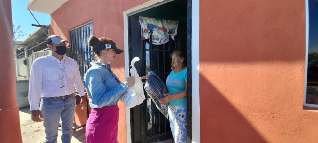 Entrega DIF Nuevo Laredo despensas, cobijas y juguetes a familias necesitadas