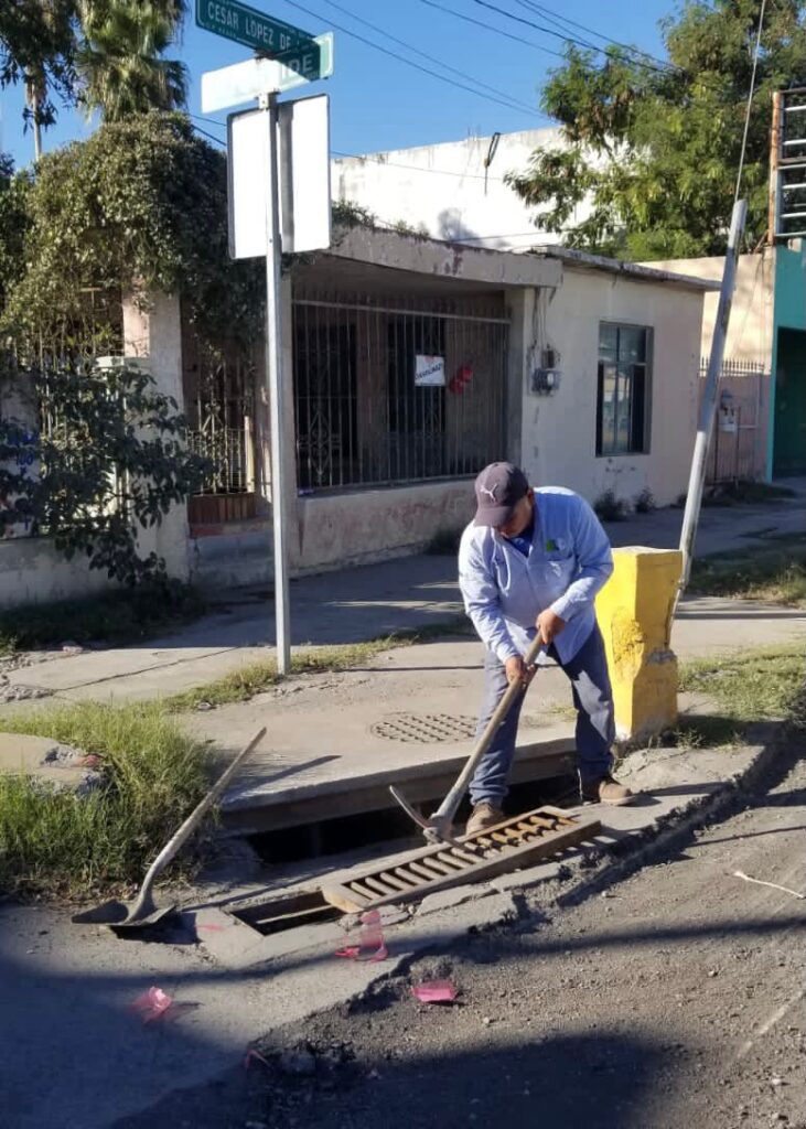 Realiza COMAPA Nuevo Laredo limpieza de rejillas pluviales