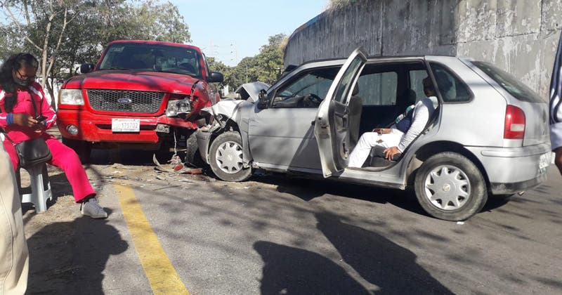 Dos mujeres resultan heridas tras choque en Tampico