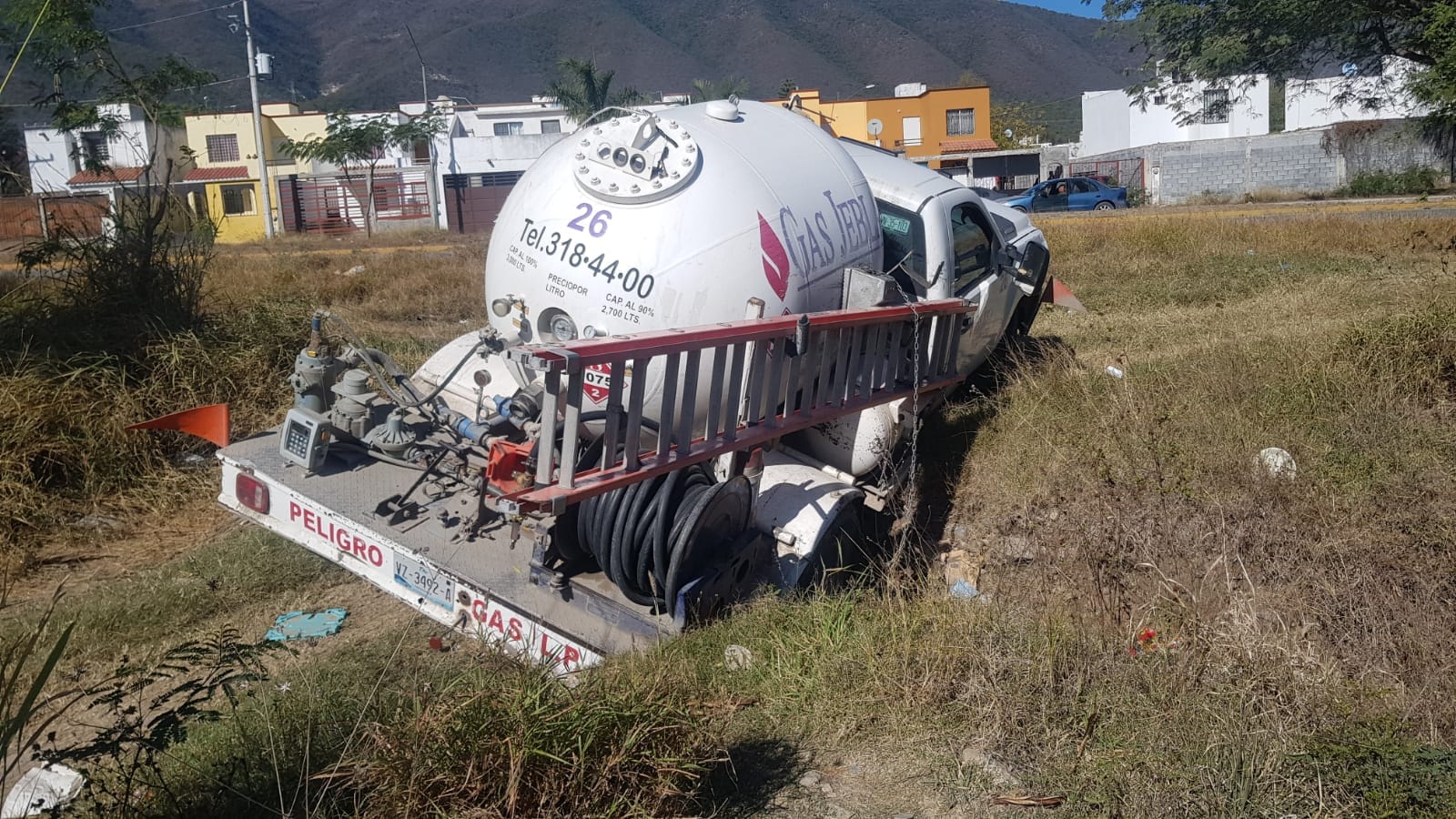 Se le va la pipa por bajarse a orinar en Ciudad Victoria, Tamaulipas