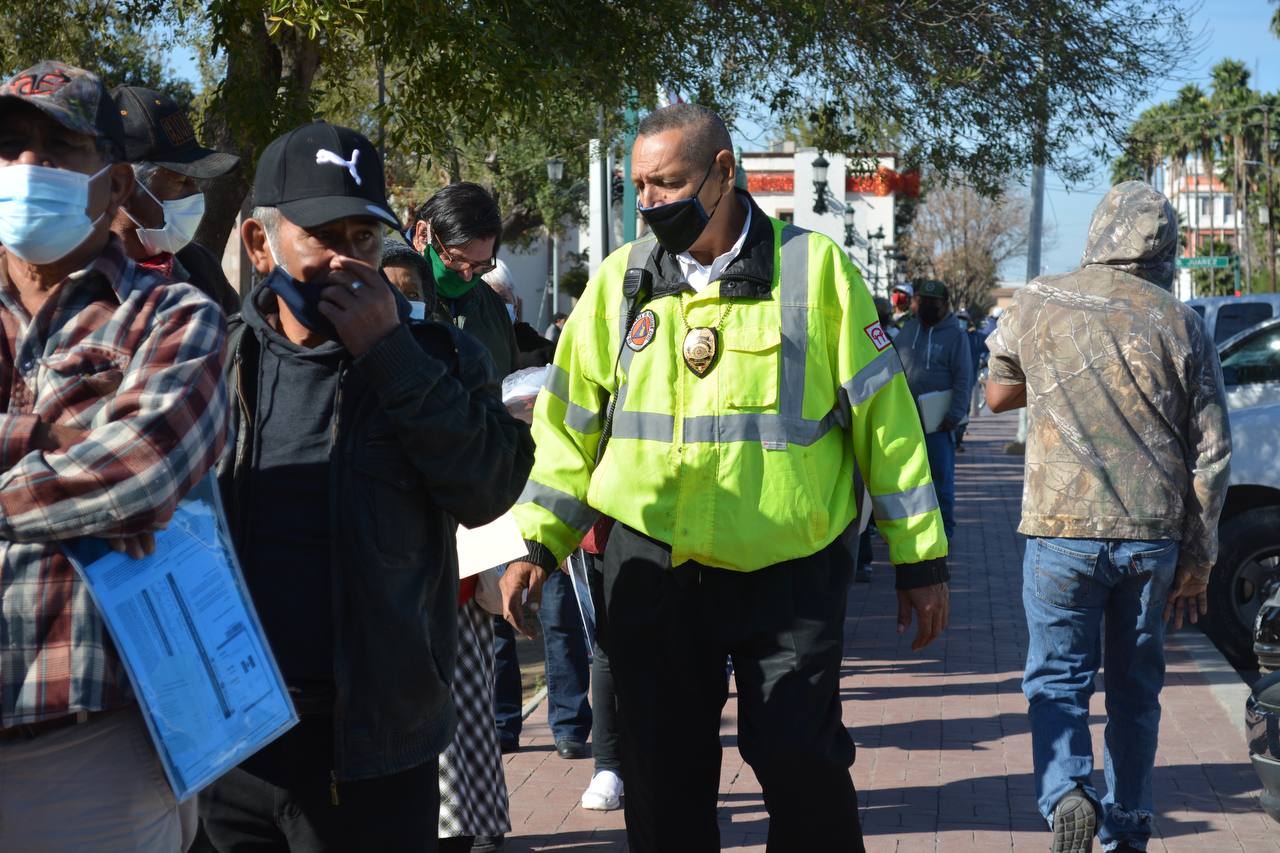 Aplican refuerzo contra COVID-19 a mayores de 60 años en Nuevo Laredo