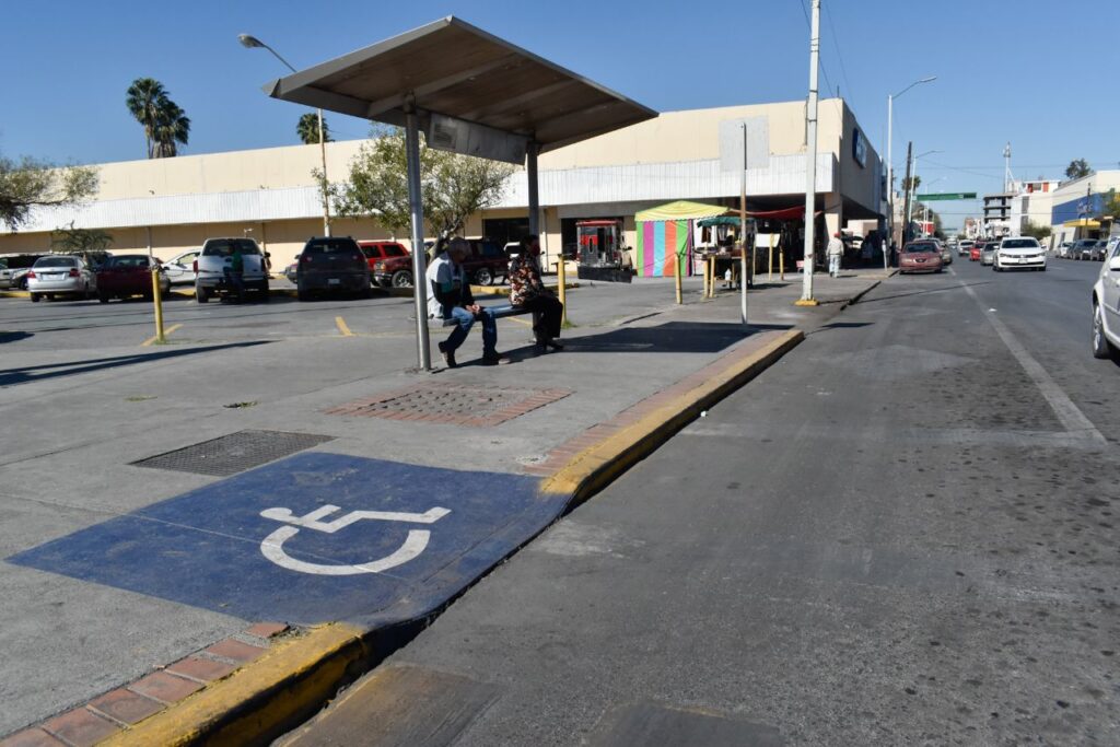 Exhorta Gobierno de Nuevo Laredo a respetar los espacios de estacionamiento para personas con discapacidad