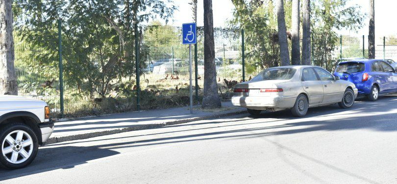 Exhorta Gobierno de Nuevo Laredo a respetar los espacios de estacionamiento para personas con discapacidad