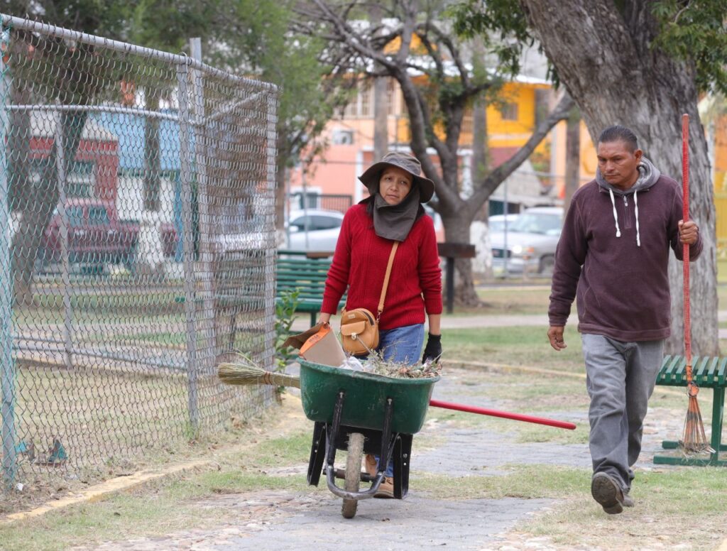 Retiran semanalmente alrededor de 100 toneladas de escombro de parques y jardines en Nuevo Laredo