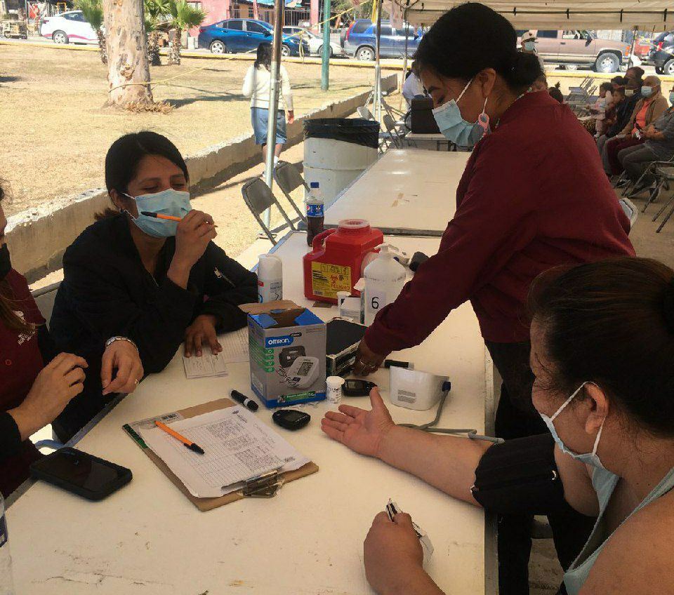 Aprovechan servicios de salud vecinos de la colonia “Unión del Recuerdo”