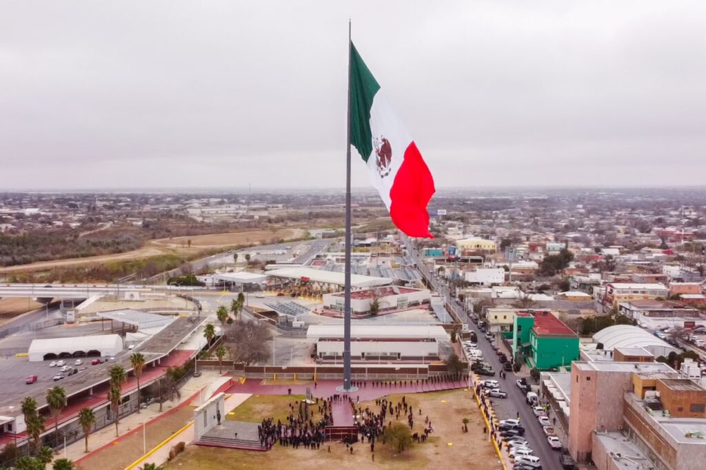 Conmemoran autoridades de Nuevo Laredo Día de la Bandera