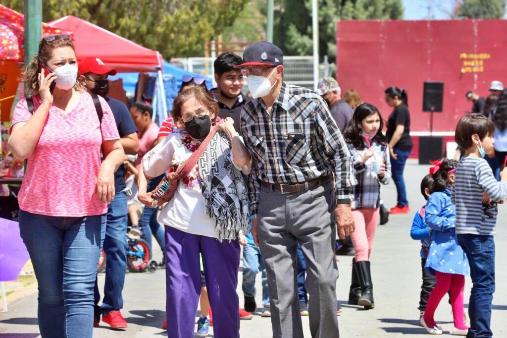 Familias neolaredenses disfrutan de “Primavera sobre ruedas”