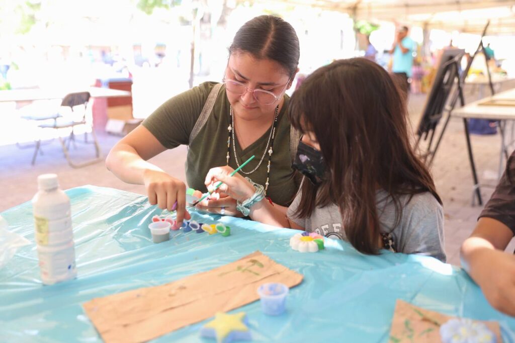 Viven en Centro Histórico de Nuevo Laredo tarde de arte y cultura