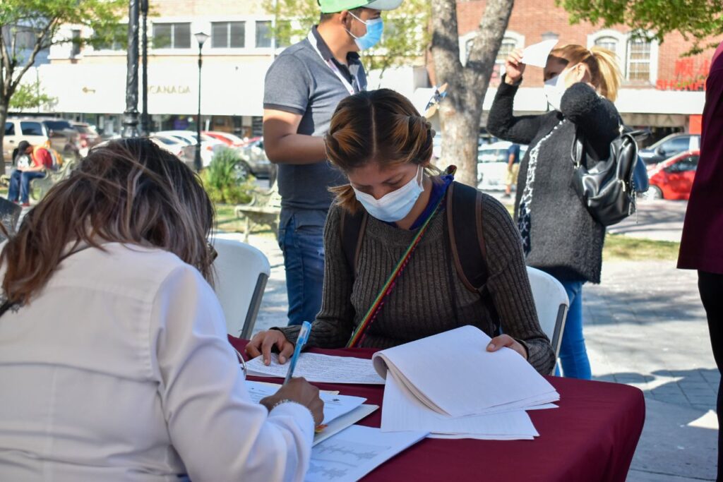 Empresas ofrecen oportunidades de empleo en el centro de Nuevo Laredo