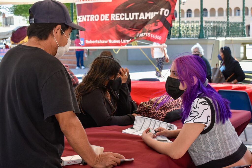 Empresas ofrecen oportunidades de empleo en el centro de Nuevo Laredo