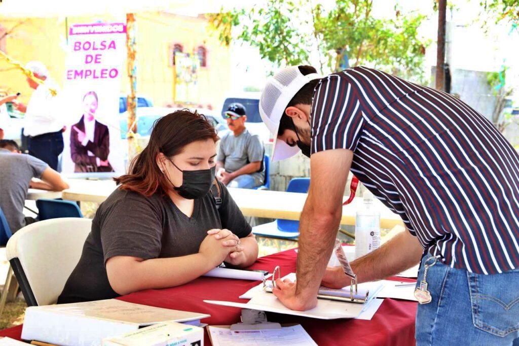 Apoyan con Empleo en tu Colonia a personas que buscan trabajo