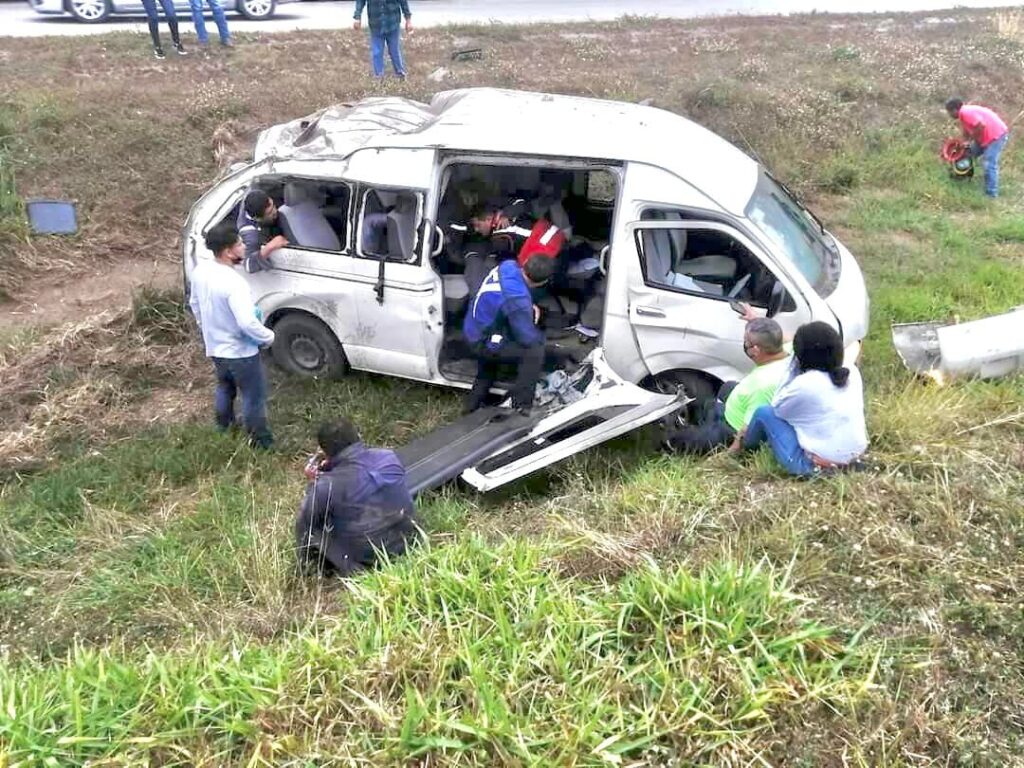 13 lesionados en Altamira tras aparatosa volcadura