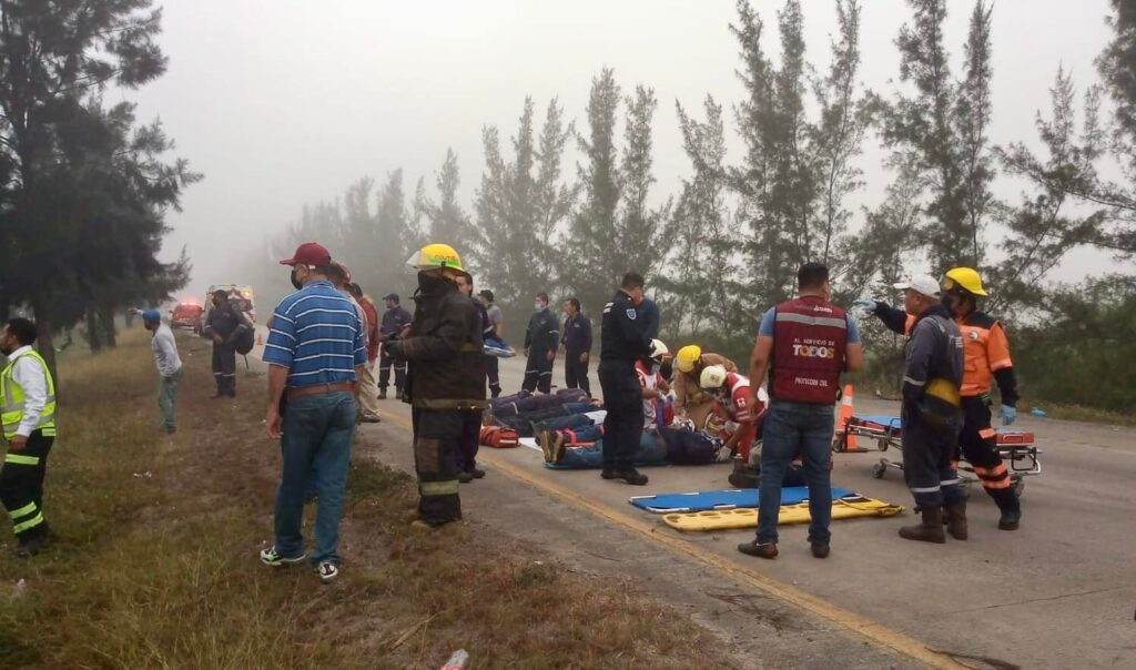 13 lesionados en Altamira tras aparatosa volcadura