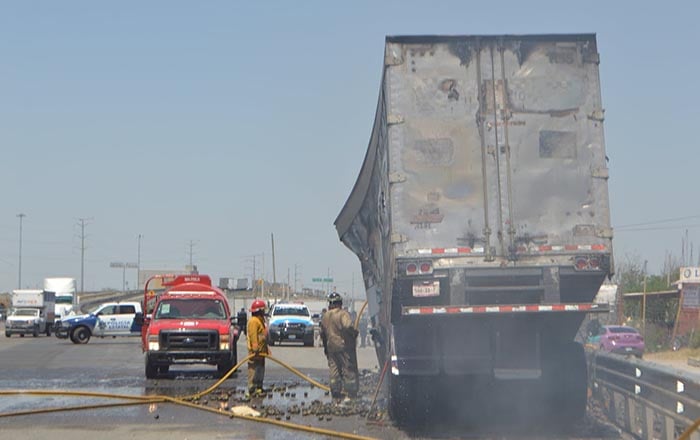 Detienen a tres por tráileres incendiados en Reynosa