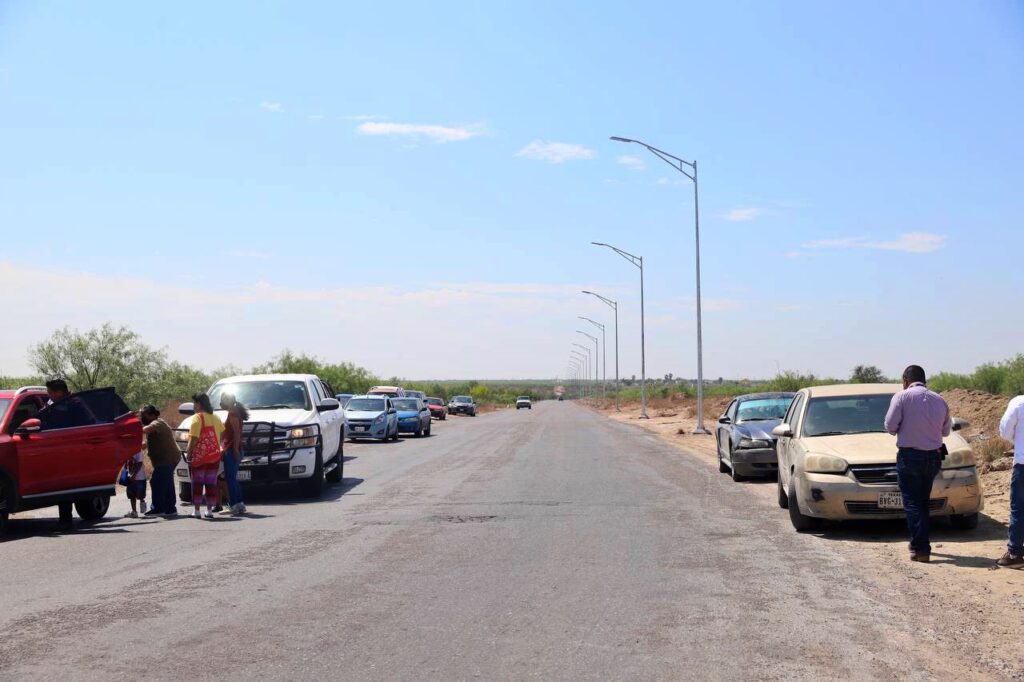 Entregan obra de alumbrado público en la colonia El Campanario, en Nuevo Laredo