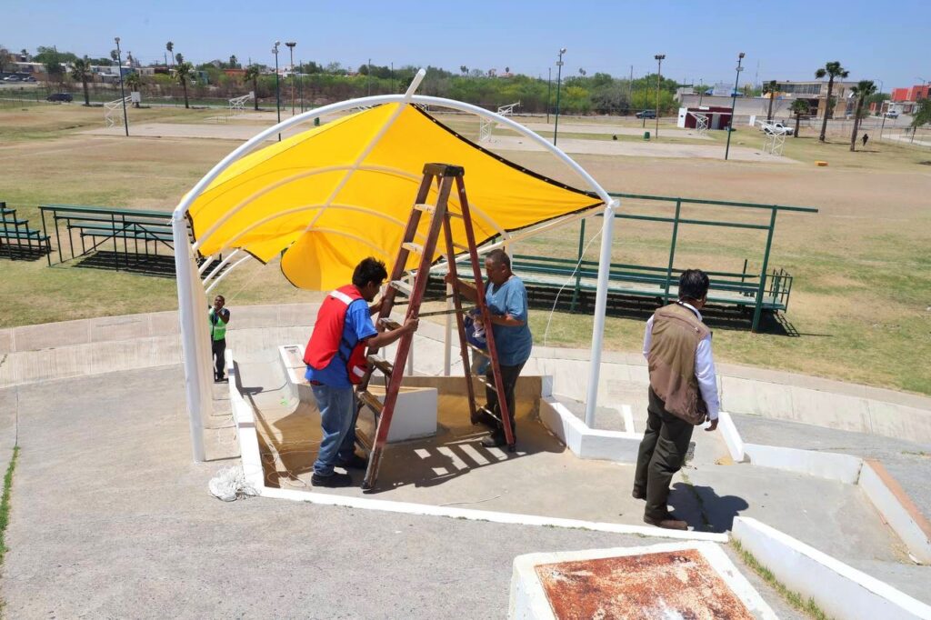 Supervisan obras de mantenimiento en parques y plazas de Nuevo Laredo