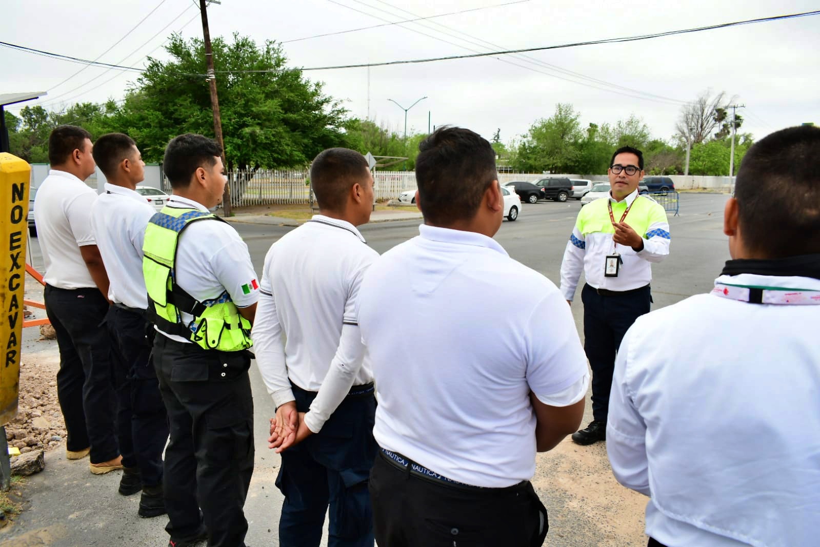 Capacitan a auxiliares viales en Nuevo Laredo