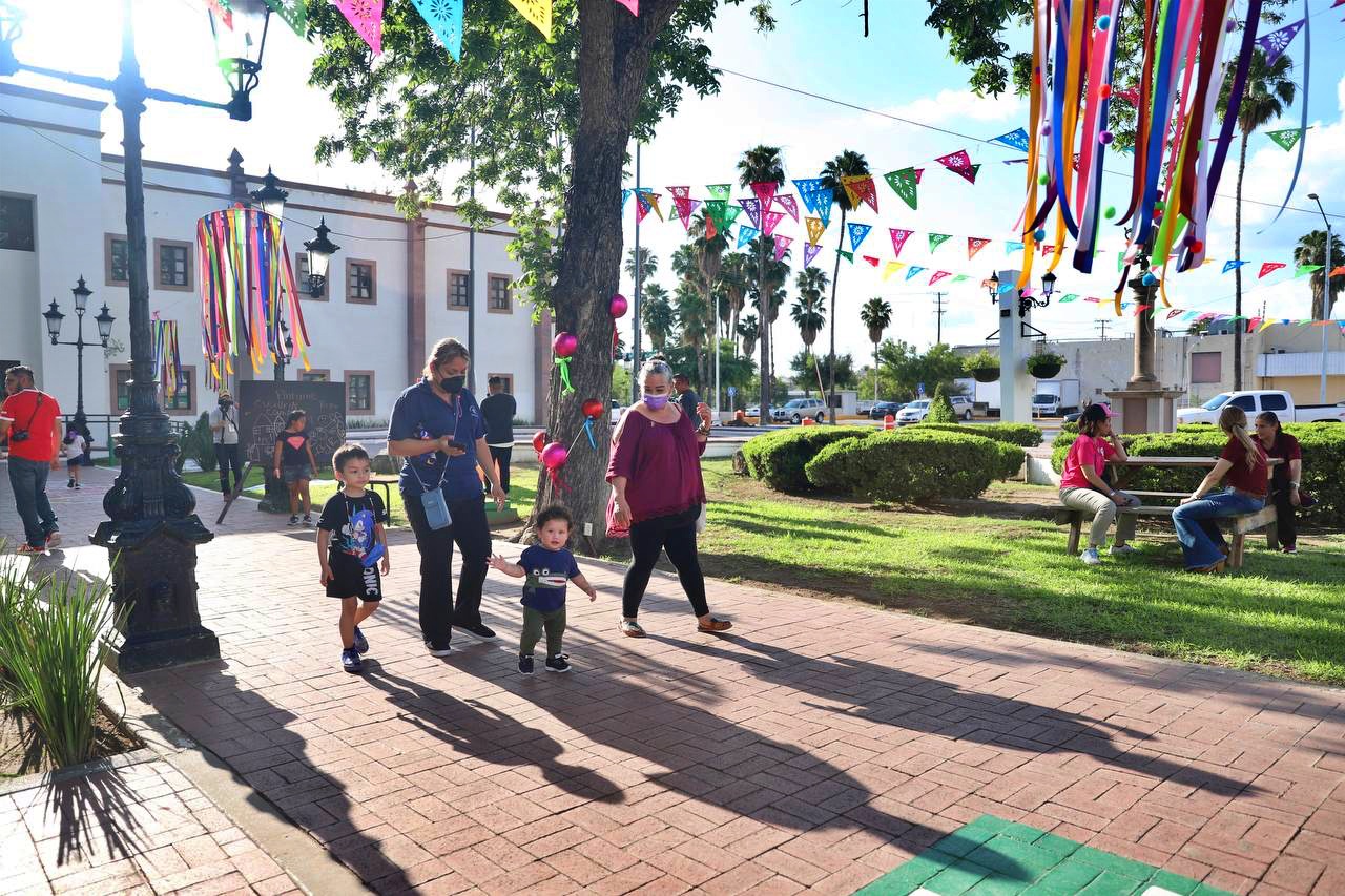 Organiza Carmen Lilia Canturosas fiesta en presidencia para celebrar día del niño