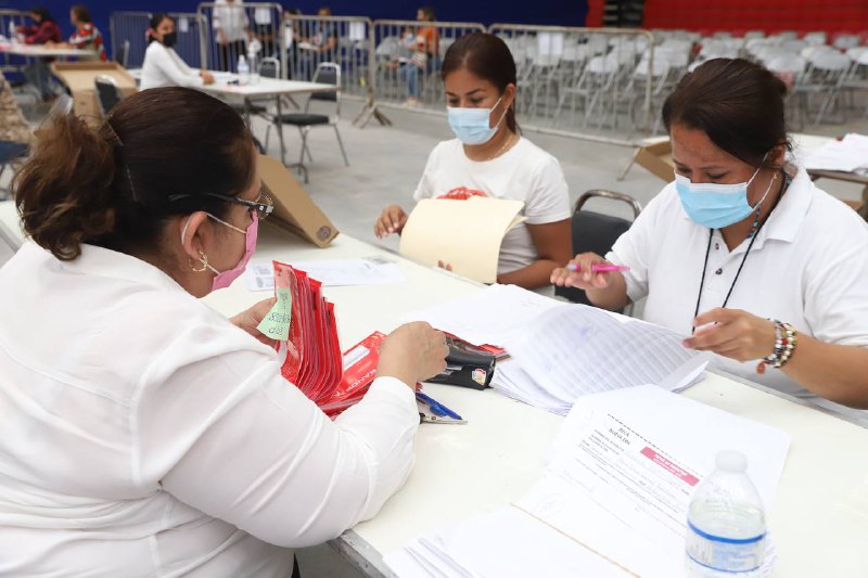 Realizan segundo pago de becas UNE en Nuevo Laredo