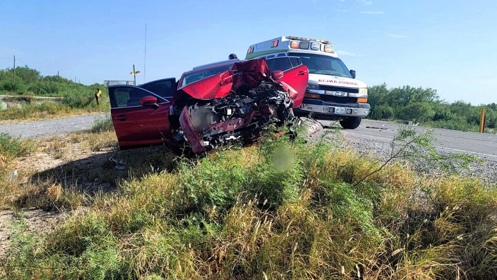 Tres heridos tras fuerte choque en Nuevo Laredo