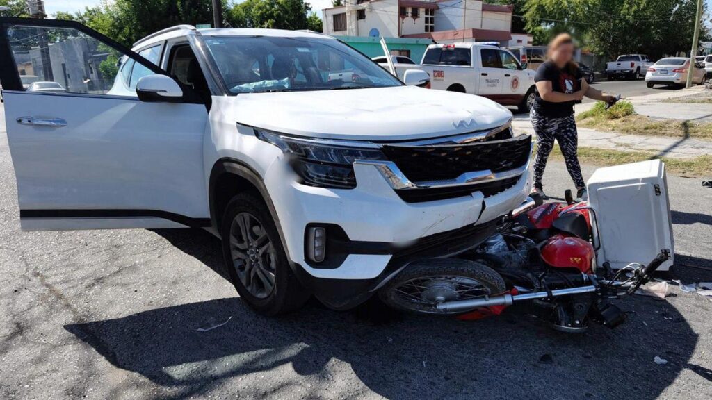 Se estampa motociclista contra camioneta en Nuevo Laredo