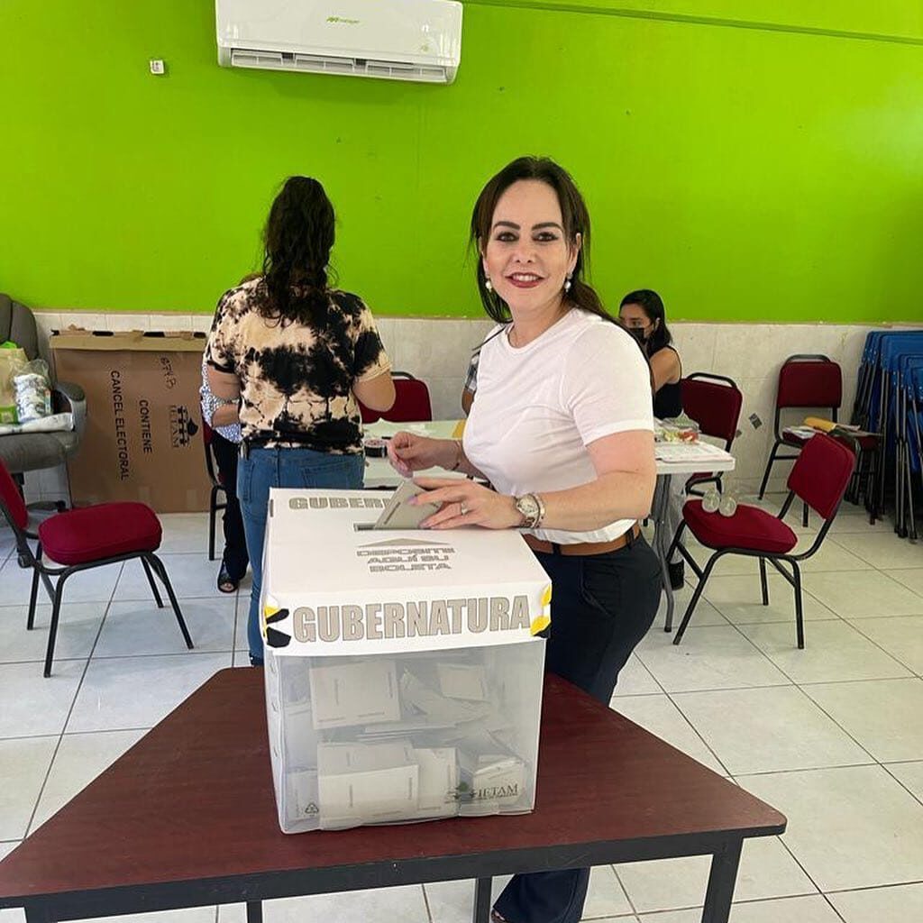 Vota alcaldesa de Nuevo Laredo en jornada electoral