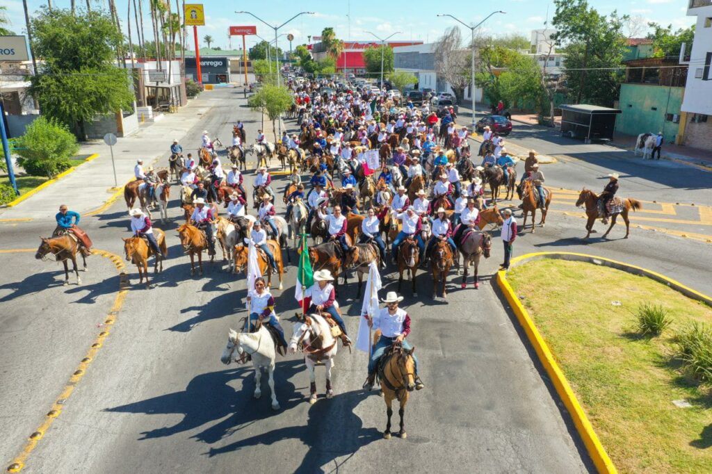 Cabalgantes celebran con orgullo ser neolaredenses