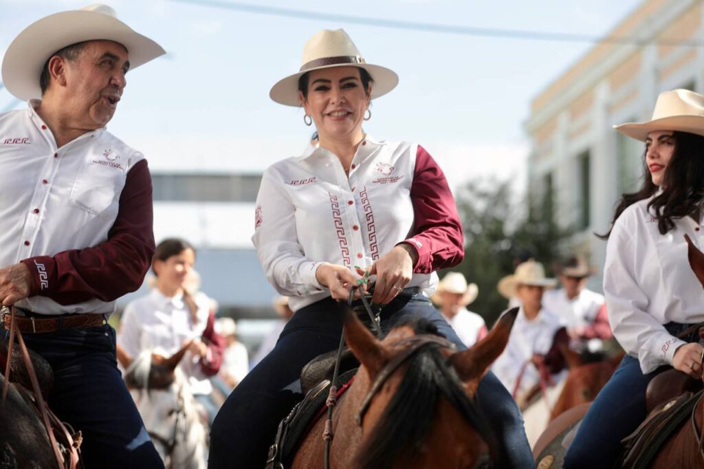 Cabalgantes celebran con orgullo ser neolaredenses